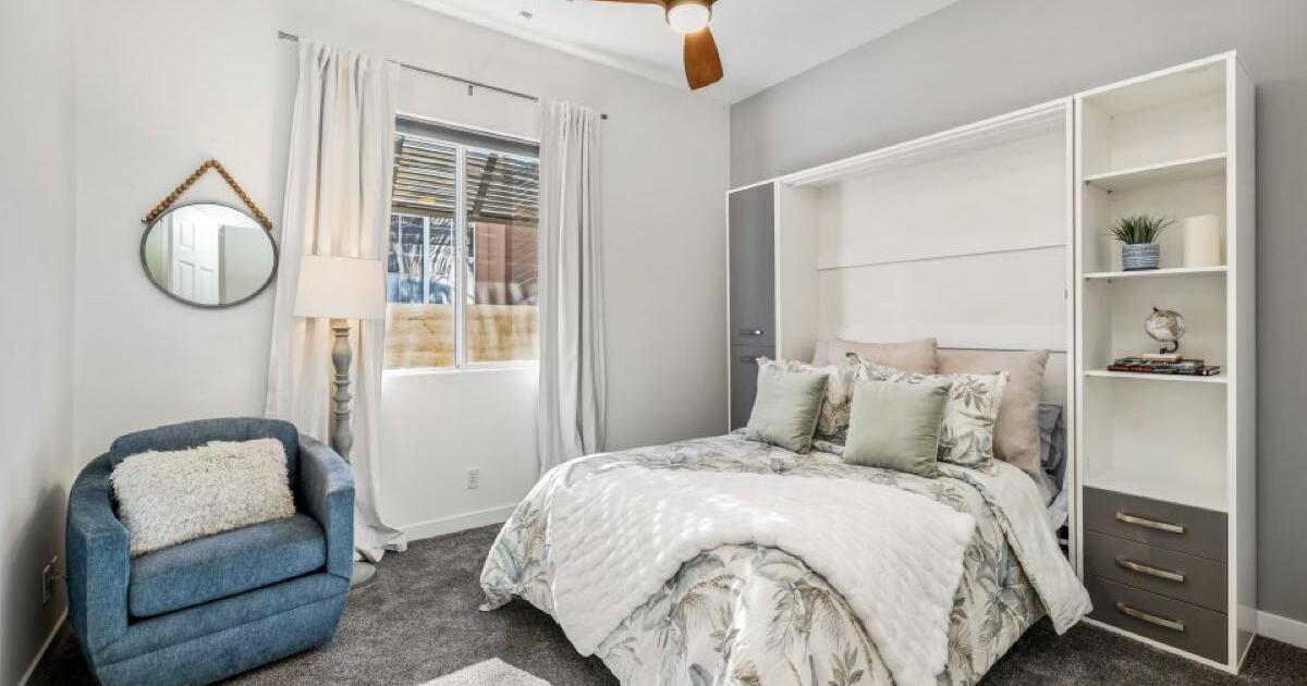 Murphy Bed (full) like new price drop!! for 300 in Palm Desert, CA