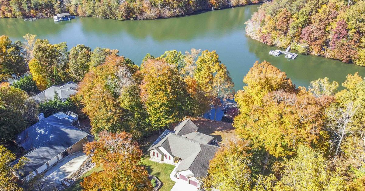 TELLICO LAKEFRONT HOME FOOTHILLS POINTE FOR SALE for 949000 in