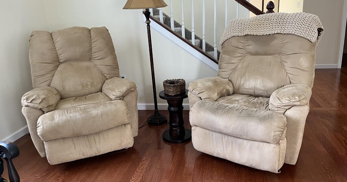 Recliners for sale in McCandless for 90 in Pittsburgh, PA Finds