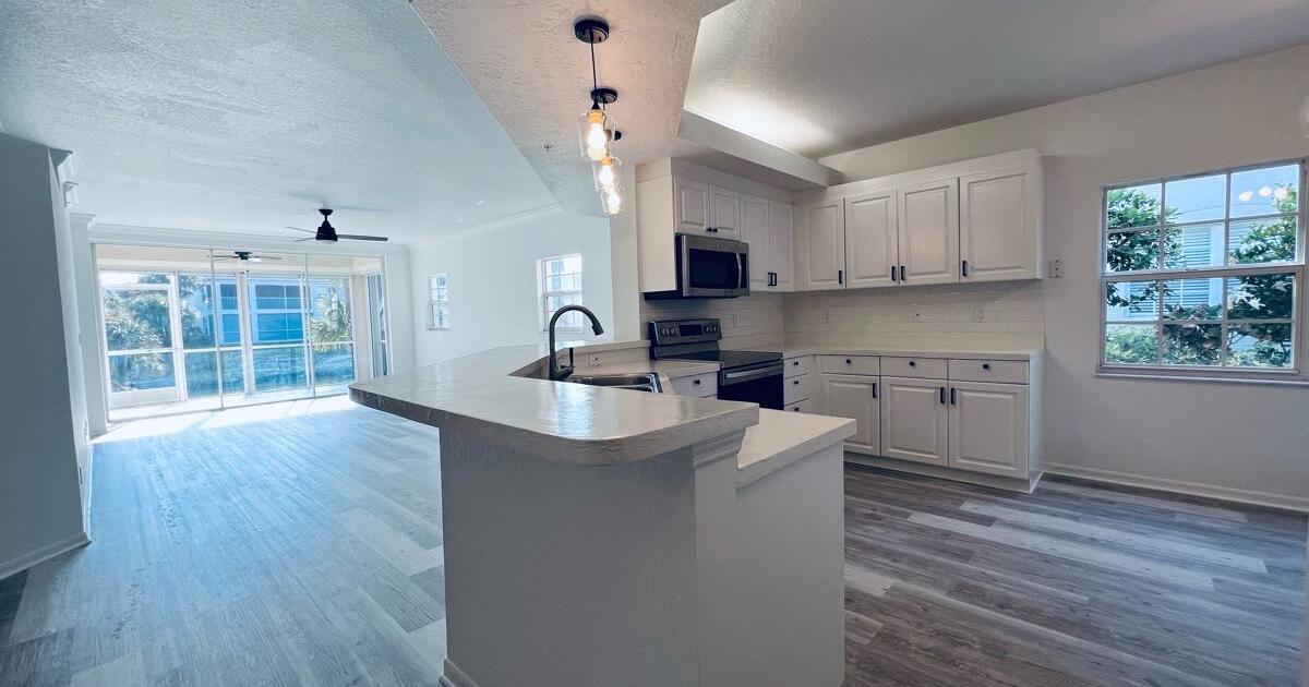 Calusa Bay Newly renovated 3 bed/2 bath 1floor condo for 8500 in