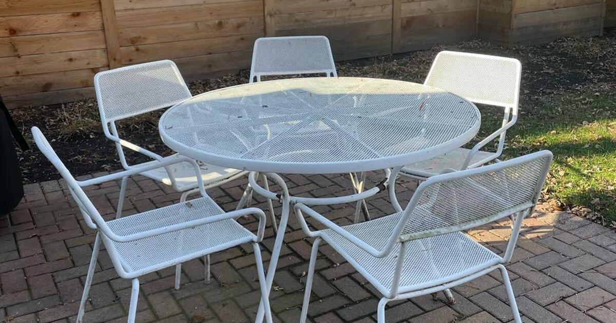 Outdoor dining table for Free in Evanston, IL For Sale & Free — Nextdoor