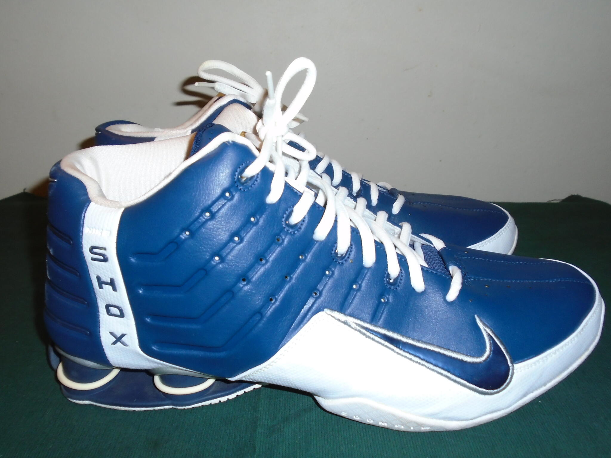 Men s 2004 Nike Shox Elevate Shoes for 100 in Tucson AZ For Sale Free Nextdoor