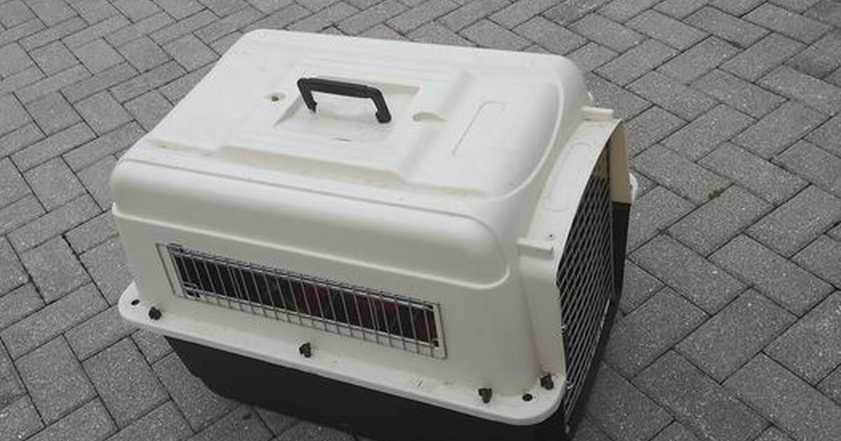 Dog Kennel / Carrier for Medium dogs unused since May 2016. Good condition for Free in Bradenton