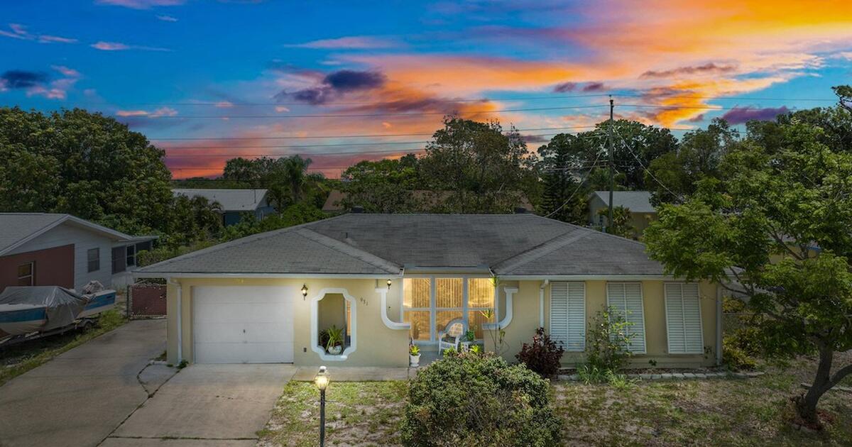 RENT 2/2 HOUSE 931 SCHUMANN DR SEBASTIAN 1975XMONTH for 1975 in