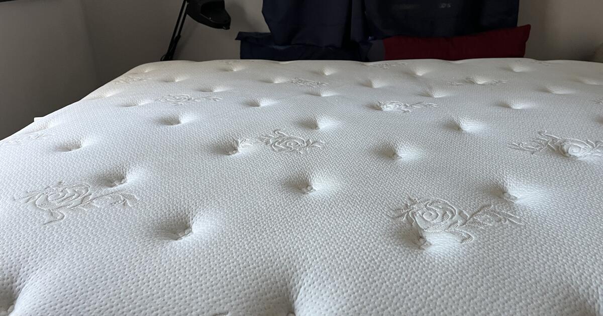 Simmons "Beautyrest" queen size mattress (Pillowtop) for Free in Nashua
