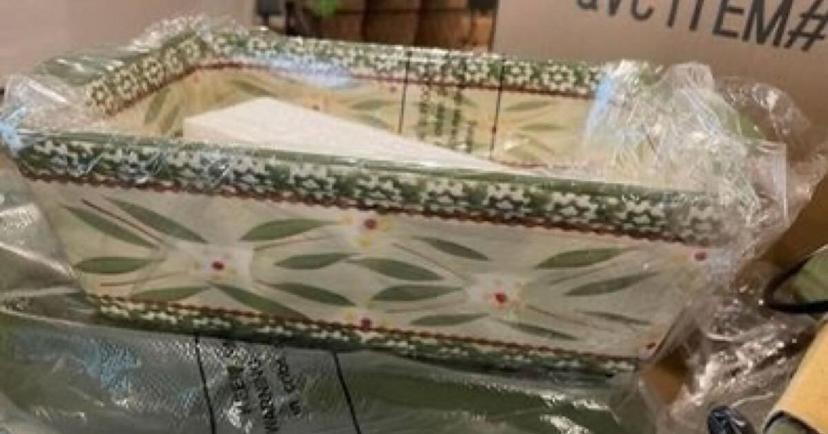 Brand new TEMPTATIONS 16 PC Bakeware (from QVC) for 35 in Groveland