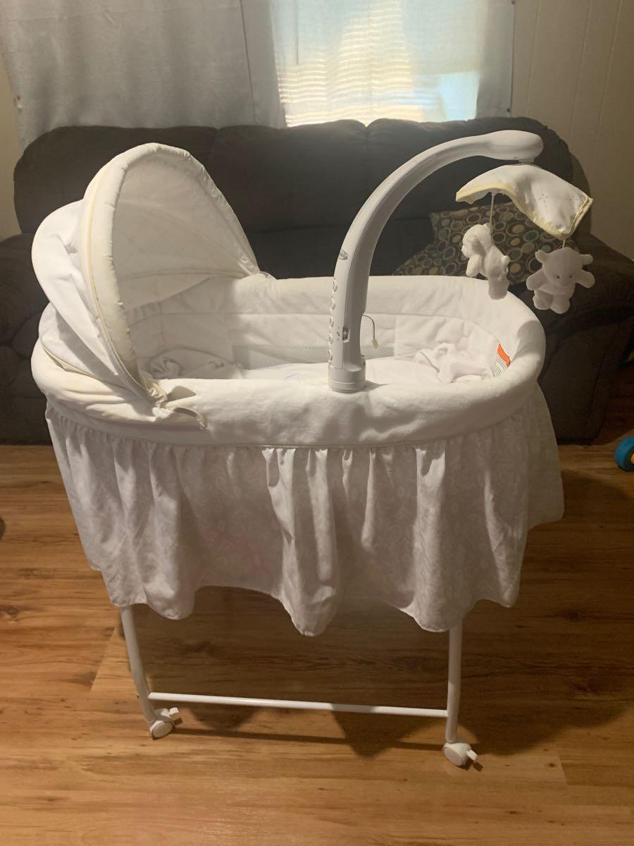 Childcare chloe vintage rocking bassinet double skirt white