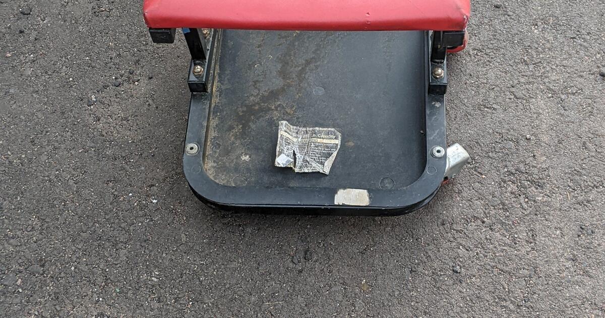 Harbor freight rolling mechanic stool. for 30 in Mountain Home, AR