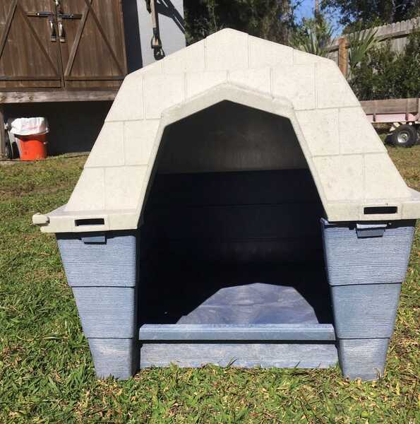 Ruff hauz shop dog house plastic