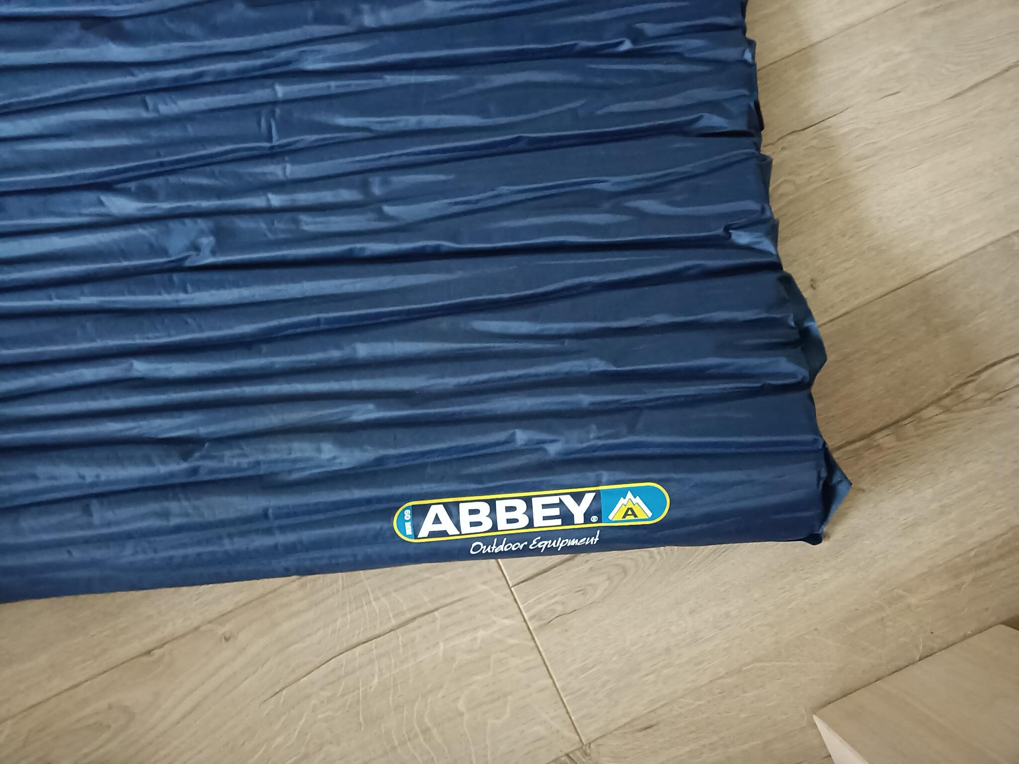 Posters bezig zadel Abbey Slaapmat (donkerblauw) Voor 10 € In Westl&, ZH | Gratis/Te Koop —  Nextdoor