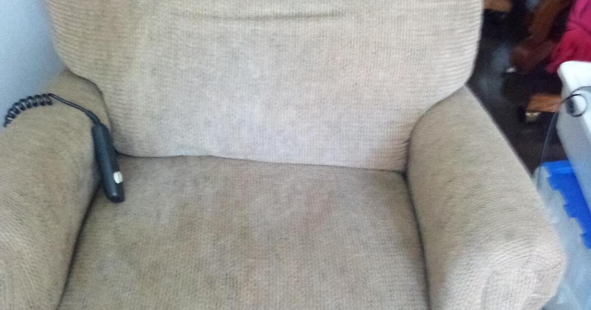 Mechanical Recliner for Free in Fredericksburg, VA For Sale & Free