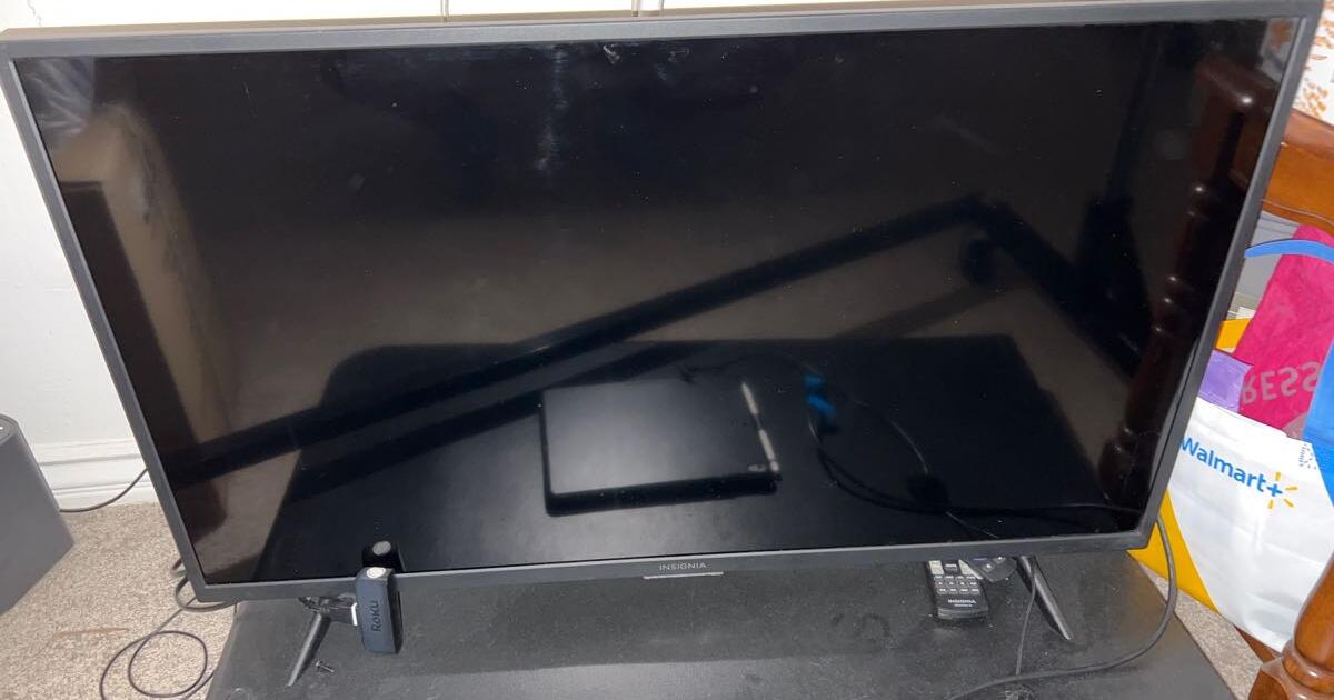 40 inch insignia tv good condition. for 30 in Las Vegas, NV Finds