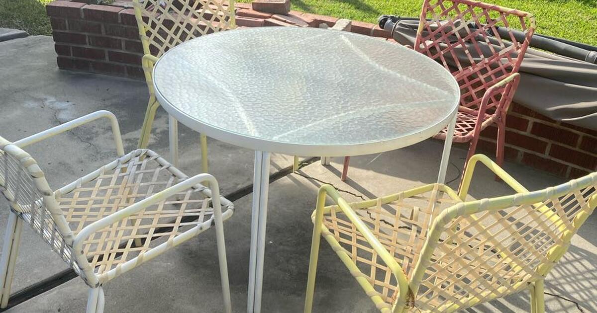 Retro Patio table and four chairs for 50 in Riverside, CA Finds — Nextdoor
