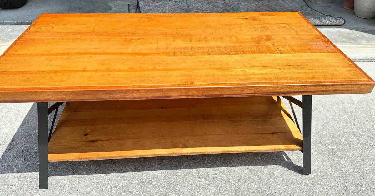 Farm House Coffee Table For In Hampstead Nc Finds Nextdoor