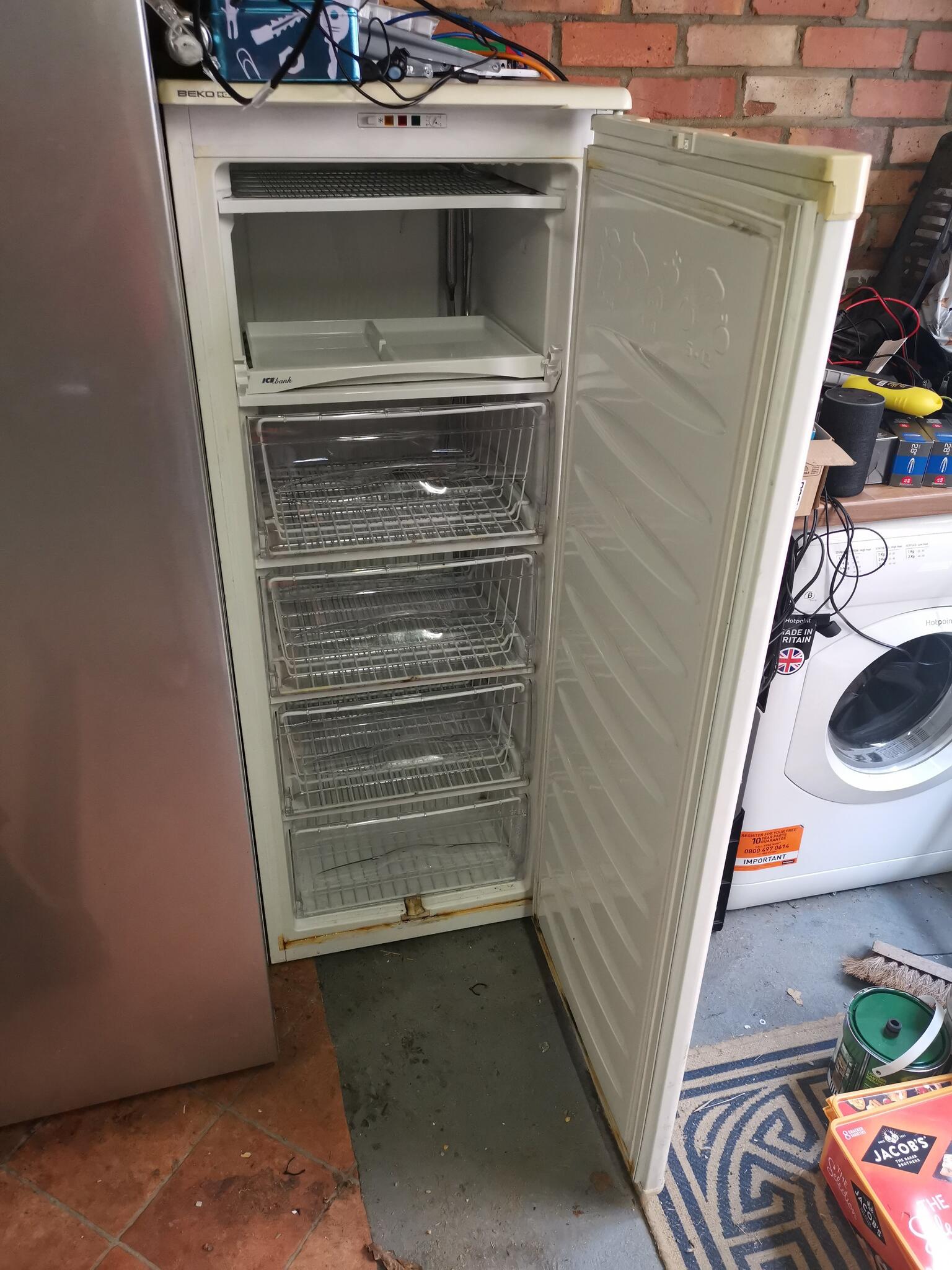 beko freezer tzs490