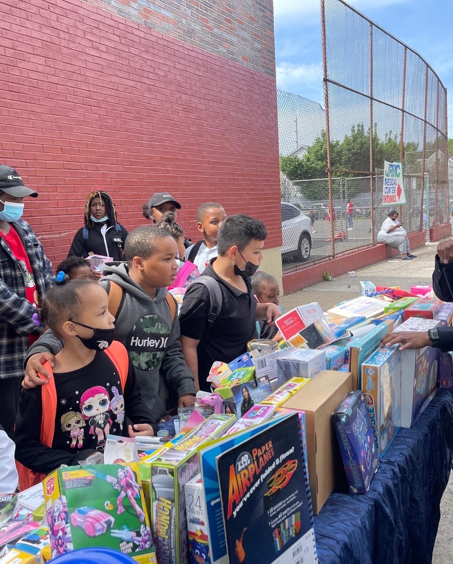 4th Precinct Officers Visit 13th Avenue School During Police Week