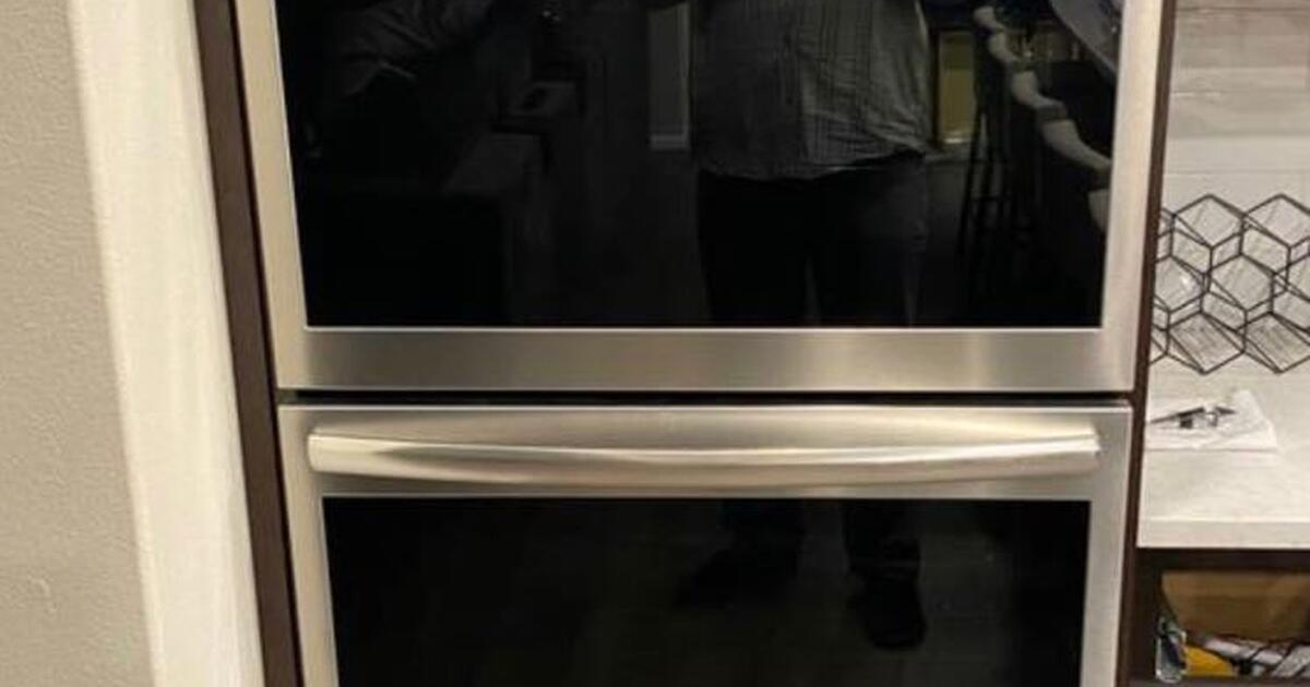 Frigidaire Gallery Double Oven, Cooktop + Vent Hood for 2000 in Lake