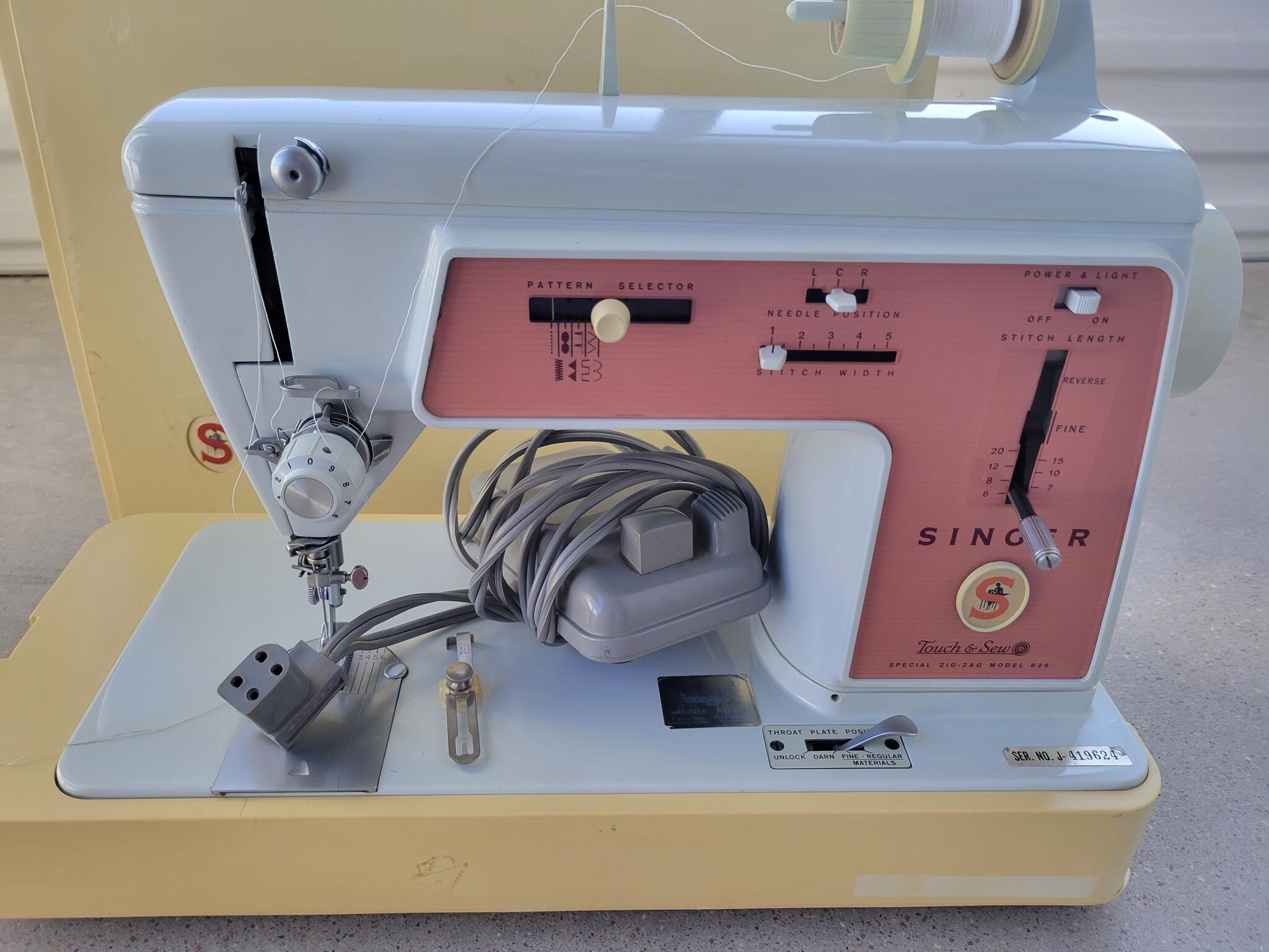 Vintage Singer Touch & Sew Special ZigZag Model 626 Sewing Machine
