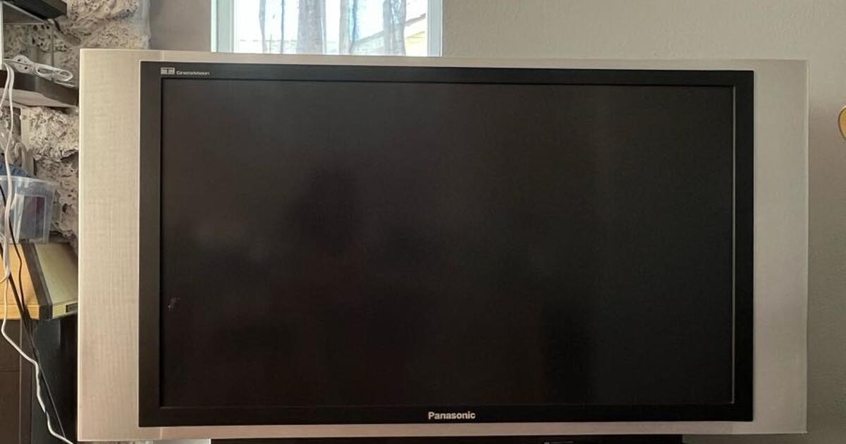 MOVING! Free Panasonic RearProjection TV and stand for Free in