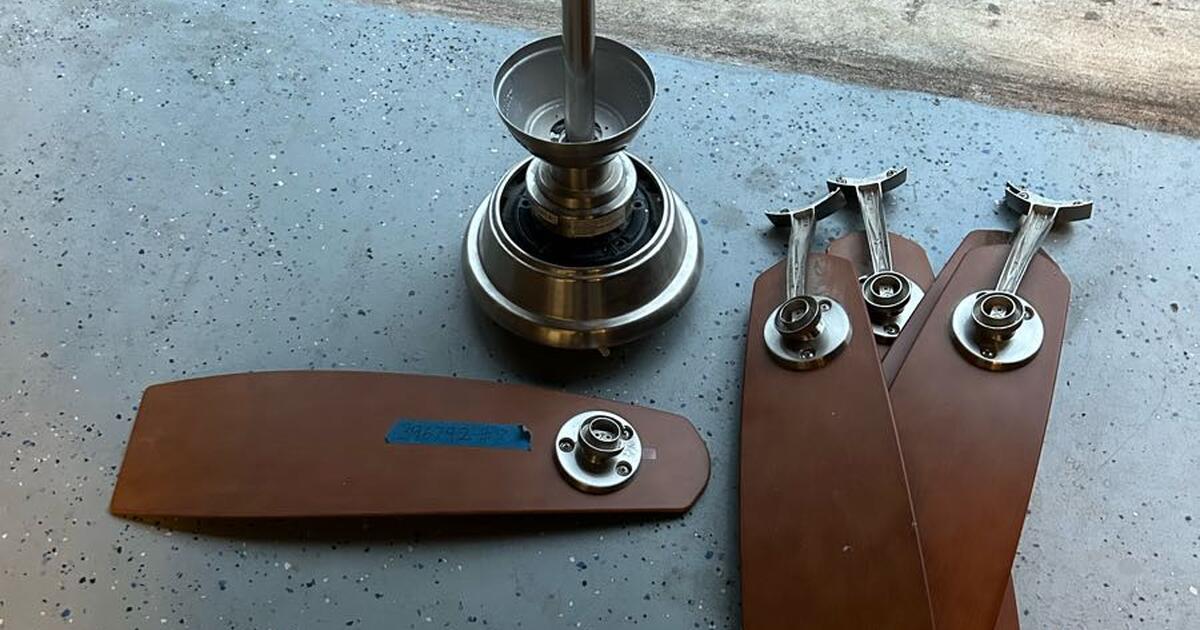 56” ceiling fan, blade needs repairs for Free in Conroe, TX For Sale