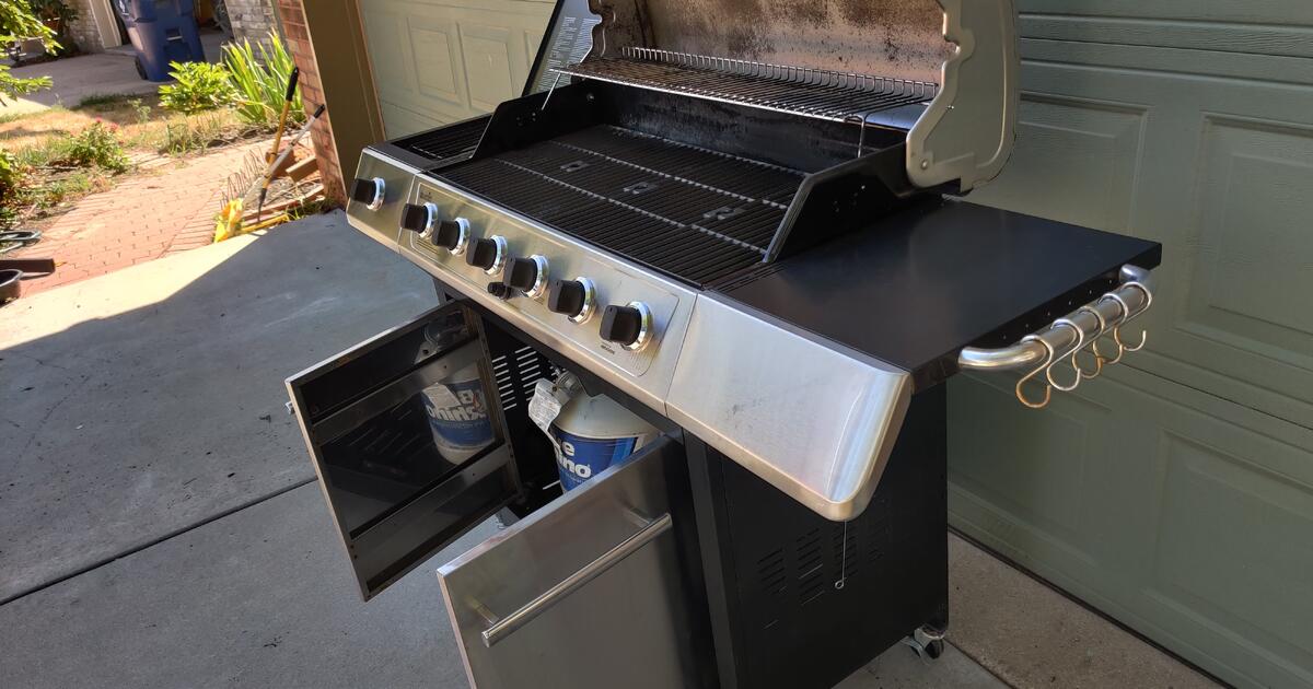 Char broil 6 burner gas grill & new cover for 125 in Wichita, KS For