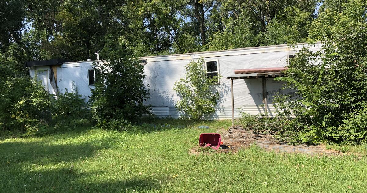 Need 4 mobile homes removed from property. not street worthy. Located