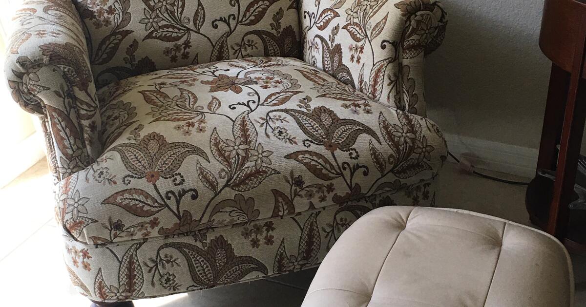 Arm Chair and stool for 90 in New Braunfels, TX For Sale & Free