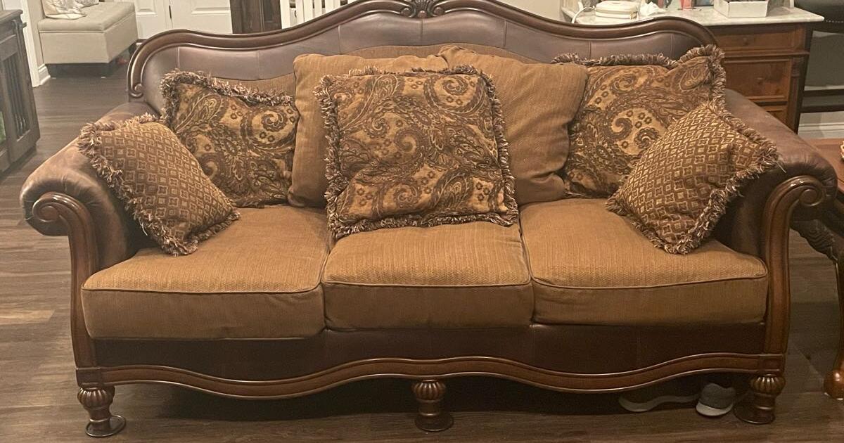 2 Couches, 1 chair and half + ottoman for 500 in Fort Wayne, IN For