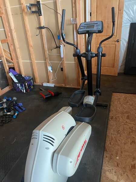 Life fitness 5500hr elliptical hotsell