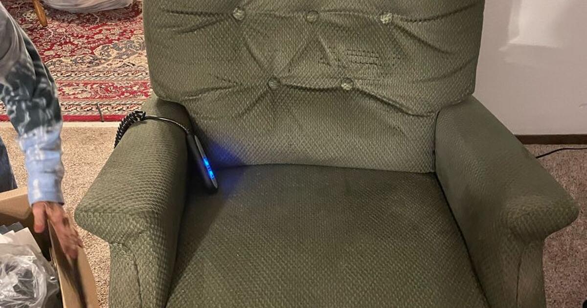 Walk through yard sale for 5 in Steilacoom, WA For Sale & Free