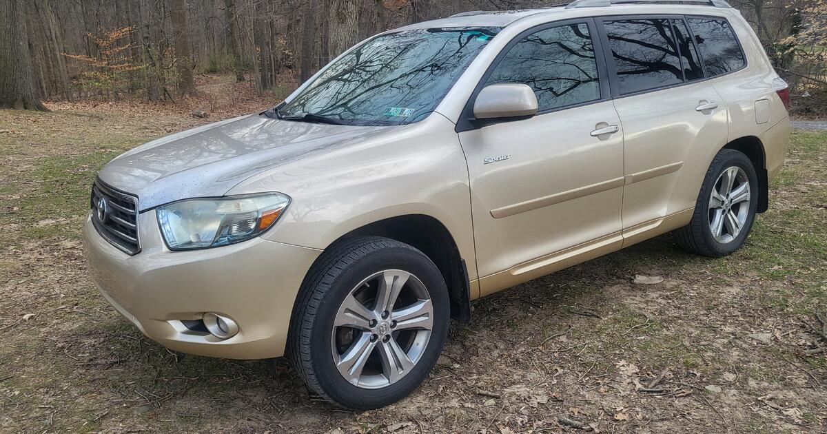 2008 TOYOTA HIGHLANDER SPORT SUV AWD LOADED. LOW MILES for $9000 in ...