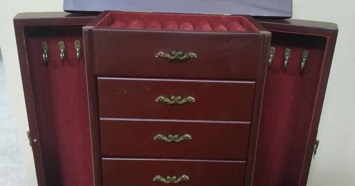Small Jewelry chest for 99 in Round Rock, TX For Sale & Free — Nextdoor