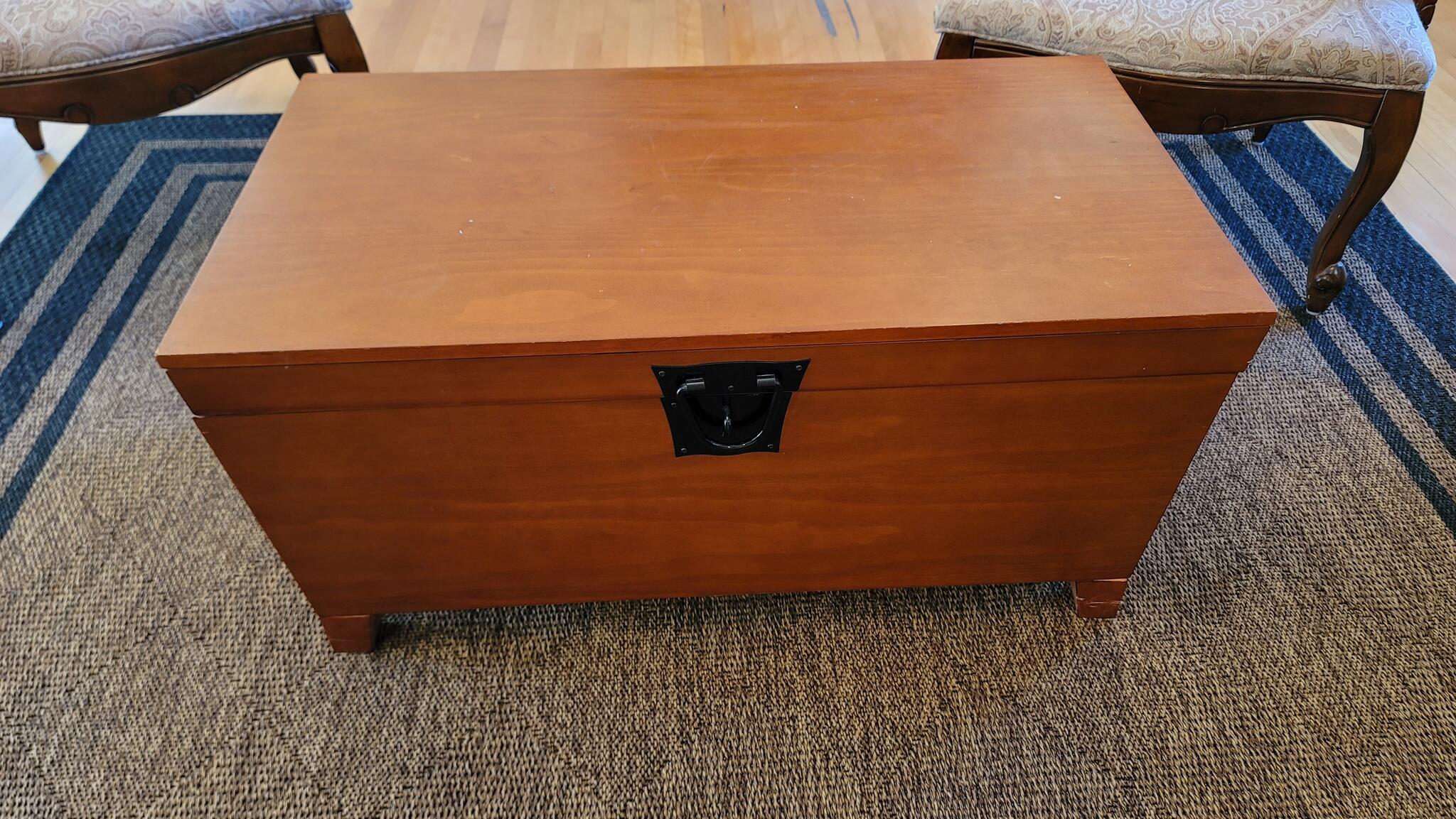 Pyramid Cocktail Table Trunk - Mission Oak