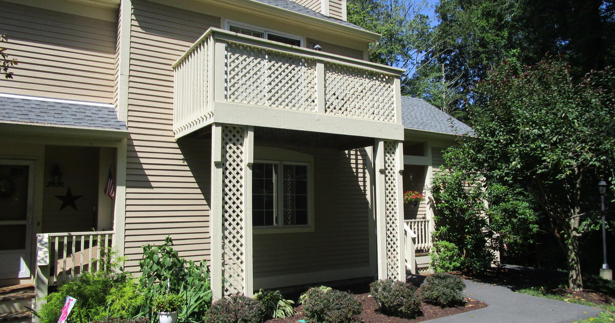 HUNTERS GLEN GARDEN STYLE CONDO * COMING SOON TO MARKET !* for 334900