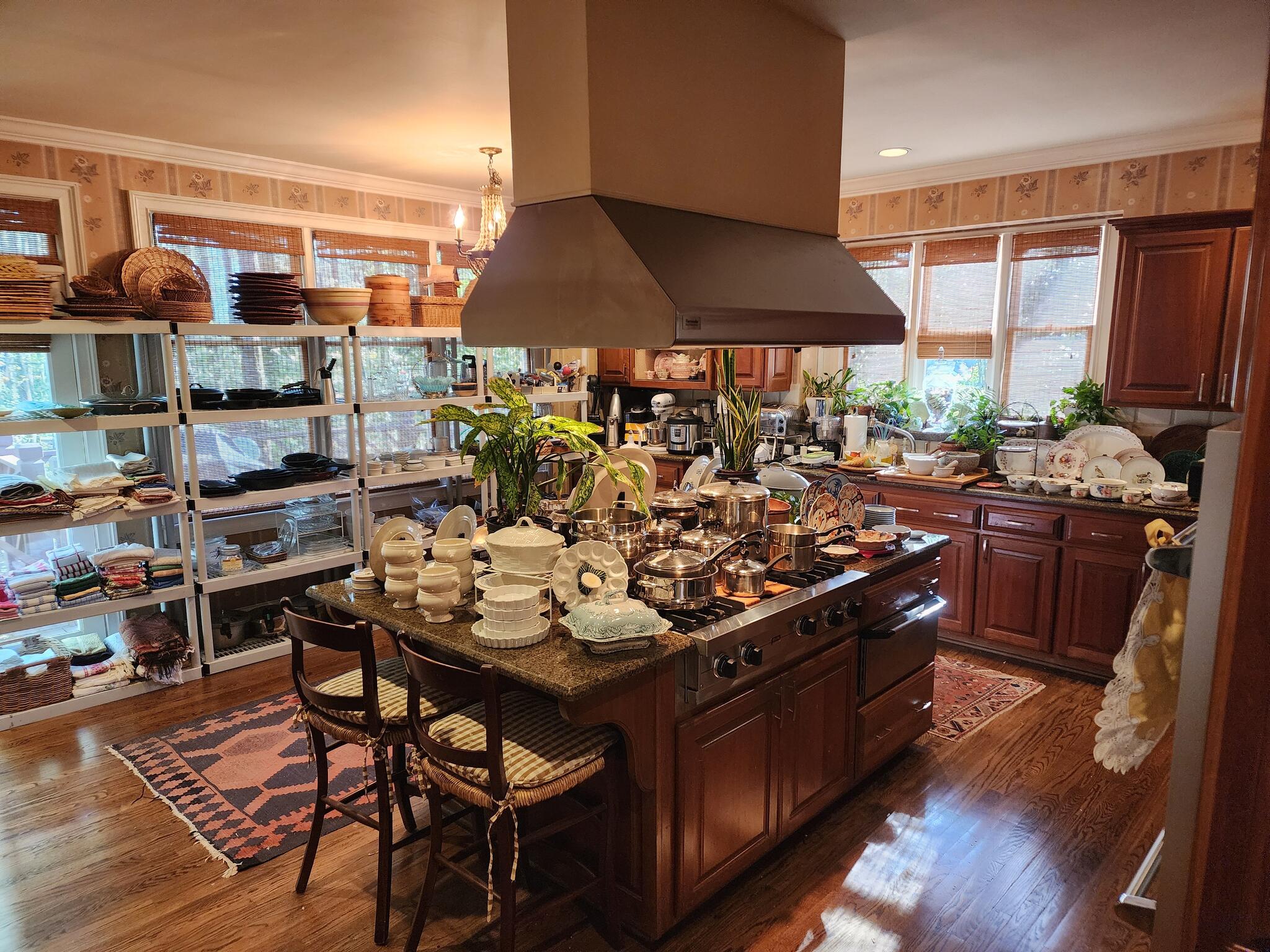 Show Me All In The Family Estate Sales This Weekend - iv6mpu8