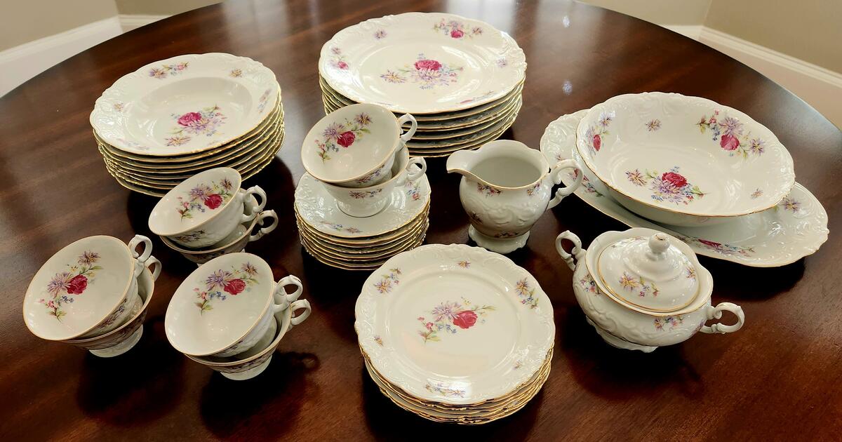 Classic Walbrzych Rose Crest 45-piece China, Service For 8 for $165 in ...