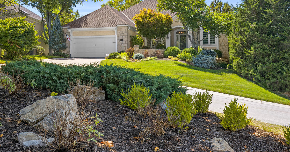 Impeccable Reverse 1.5 Story in the Links at Cedar Creek home for
