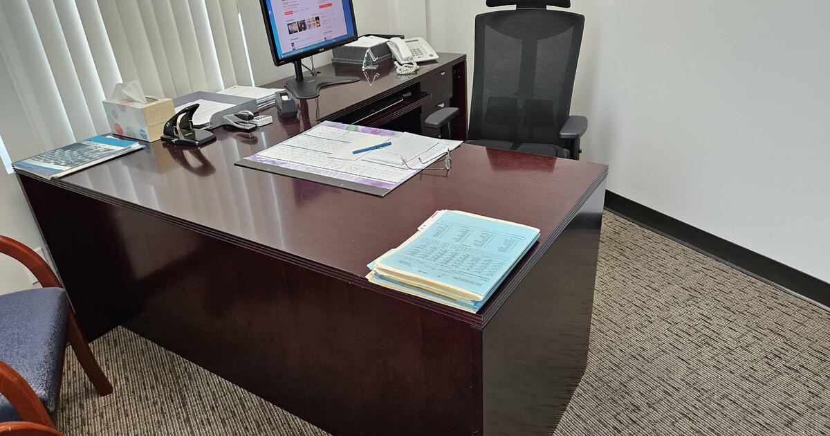 Beautiful Office Desk For Free In La Canada Flintridge CA For Sale   79d69dfbe928d3653a90a556a95684e1 .crop1200x630 