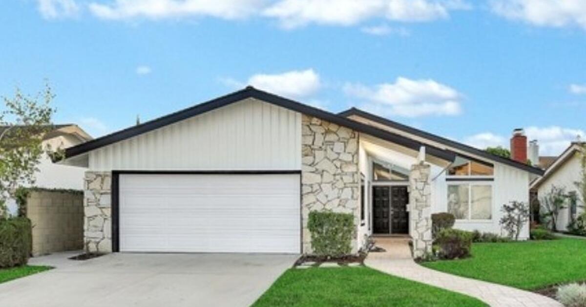 College Park East Princeton Model For Sale! for 1415000 in Seal Beach