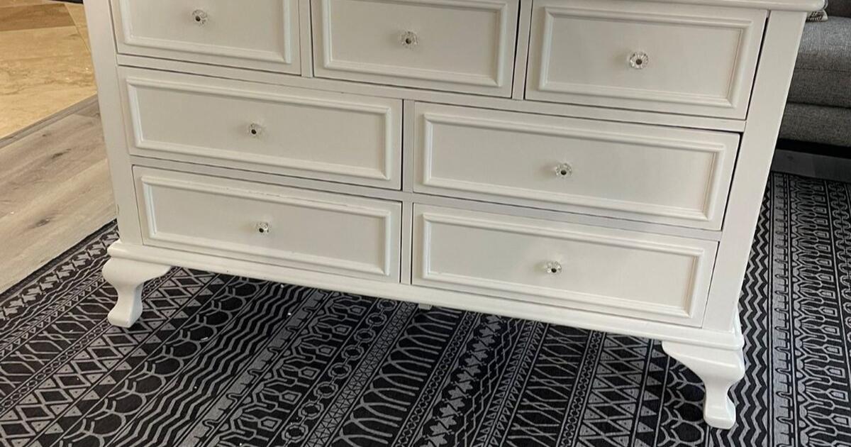 Jenna Dresser With Crystal Clear Knobs 7 Drawers for 200 in Rio Rancho