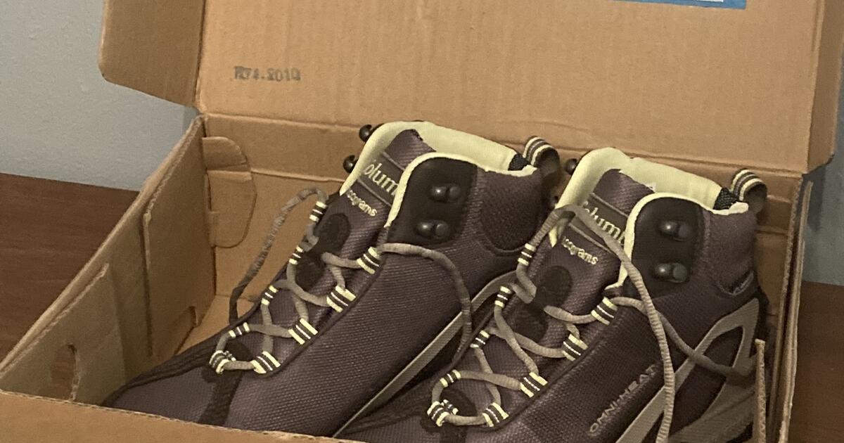 Like New!! Women’s Snow Boots size 8.5 for 75 in Seattle, WA Finds