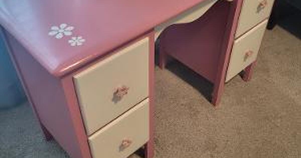 Pink and White Desk for 50 in Louisville, KY For Sale & Free — Nextdoor