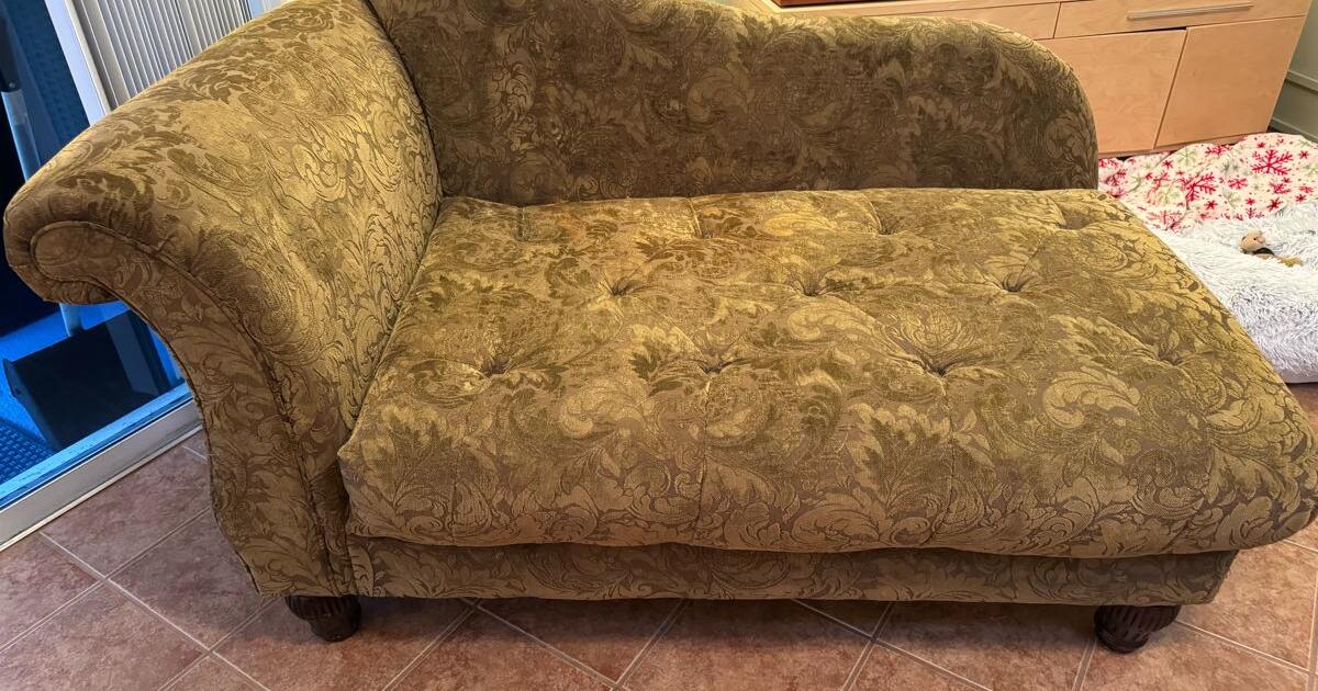 Chaise FREE you load, you haul. for 50 in Melbourne, FL For Sale