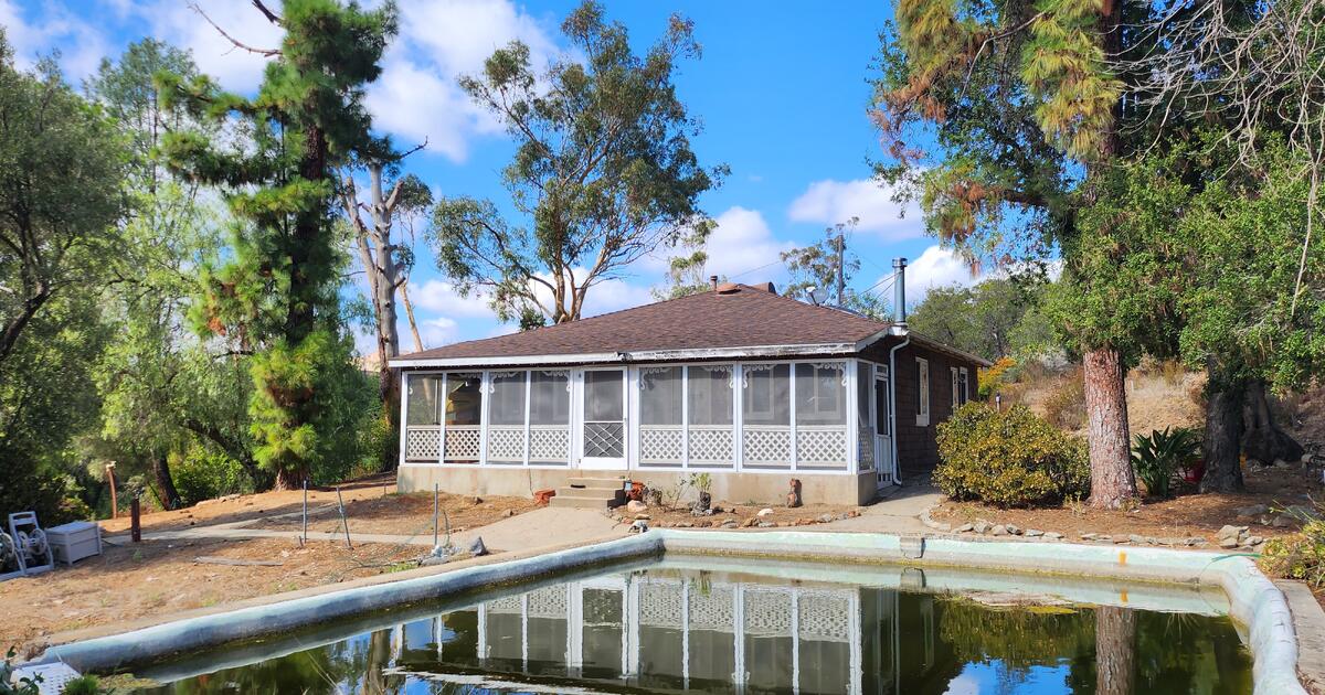 Beautiful Alpine 2 Bed / 2 Bath house for rent for 2900 in Alpine, CA