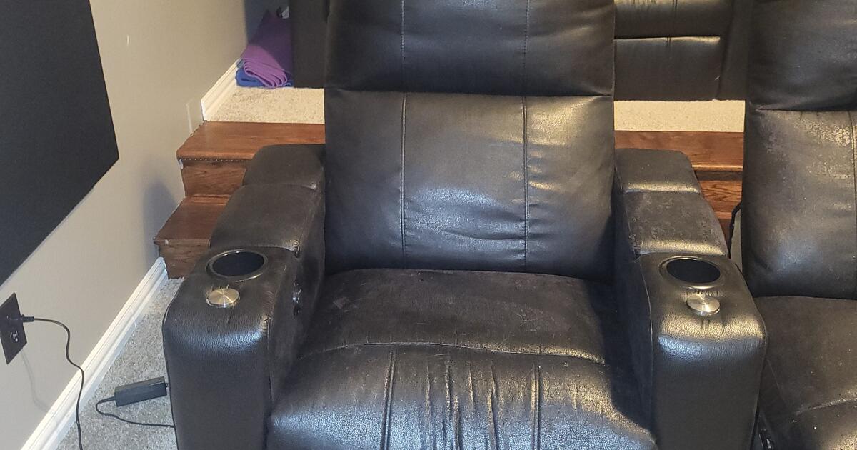 Theaters Style Black Recliners for Free in Fort Worth, TX For Sale