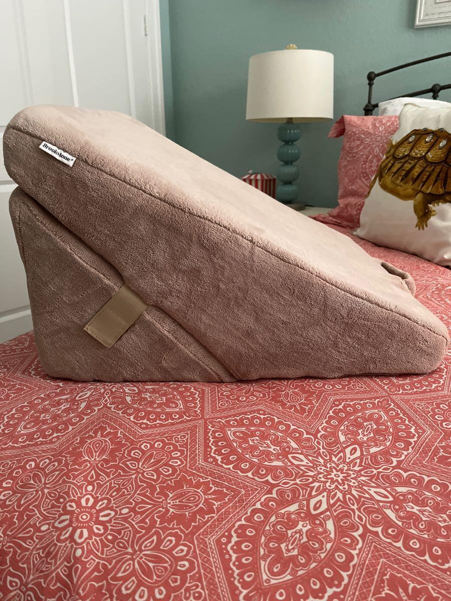 Brookstone 4in1 Bed Wedge Pillow with Body Conforming Memory Foam for