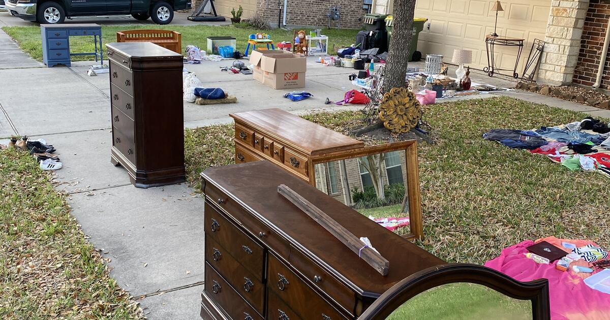 Garage SaleOAKBROOK ESTATES for Free in Pearland, TX For Sale & Free