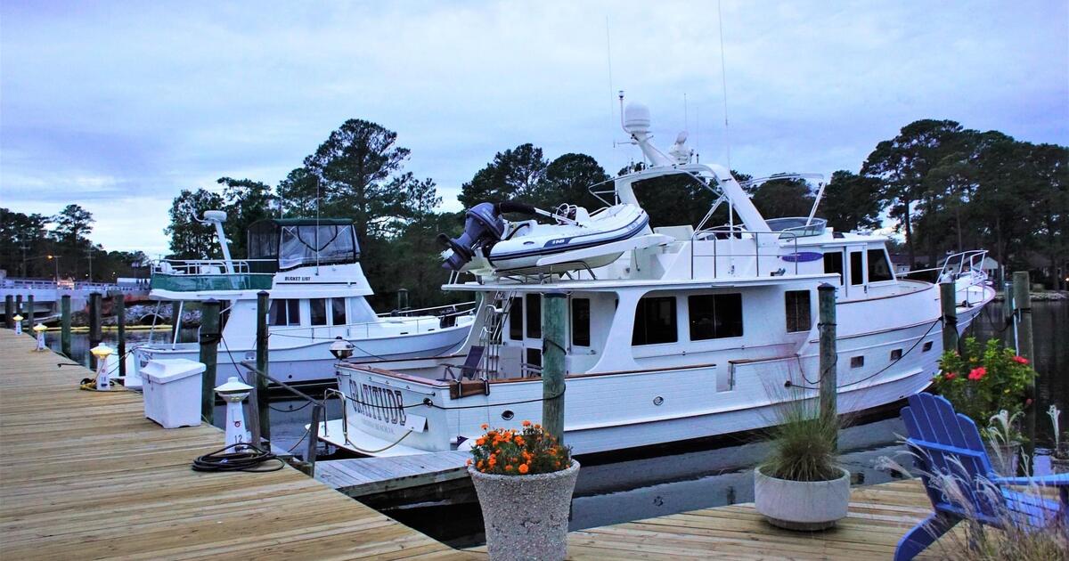 Rare Waterfront Opportunity to Rent at Linkhorn Bay Condos with Boat