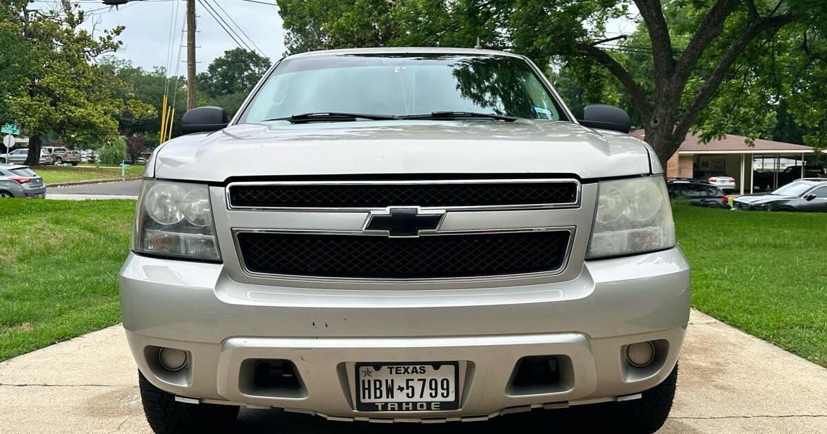 2007 Chevy Tahoe with Chrome Wheels and New Tires for 8995 in Longview
