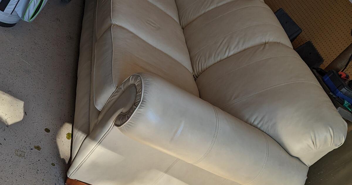 Leather couch for 100 in Lexington, KY For Sale & Free — Nextdoor